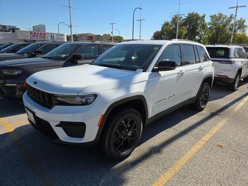 2025 Jeep Grand Cherokee Laredo