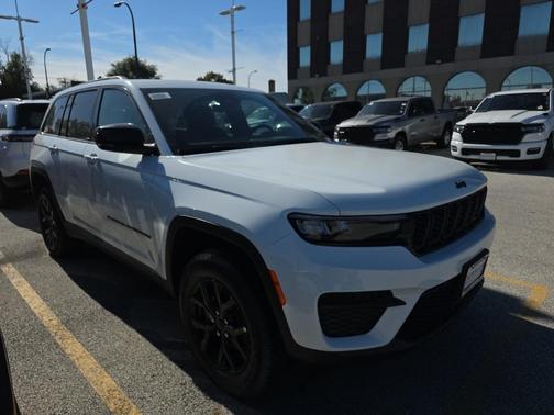 2025 Jeep Grand Cherokee Laredo