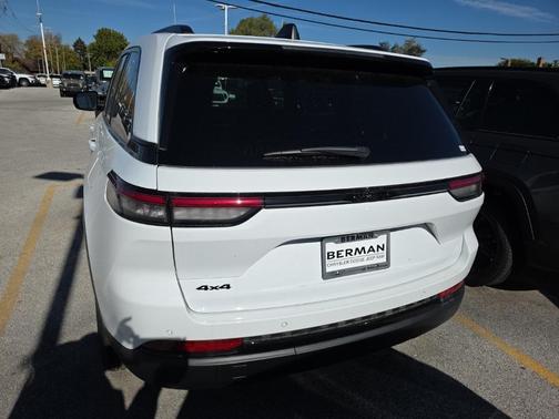 2025 Jeep Grand Cherokee Laredo