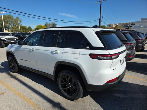 2025 Jeep Grand Cherokee Laredo