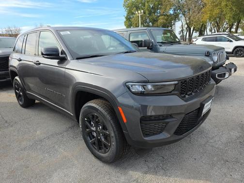 2025 Jeep Grand Cherokee Laredo