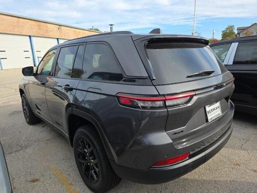 2025 Jeep Grand Cherokee Laredo