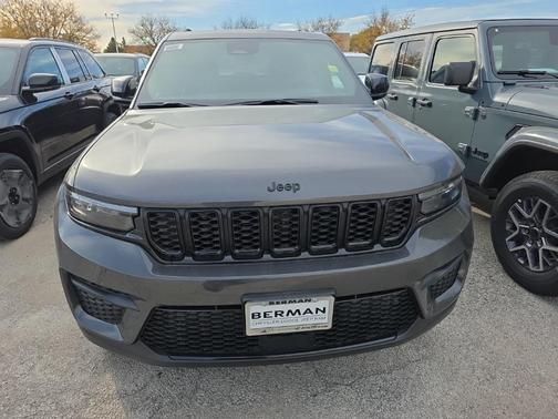 2025 Jeep Grand Cherokee Laredo