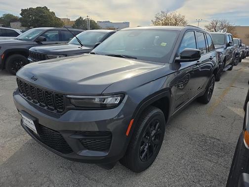 2025 Jeep Grand Cherokee Laredo
