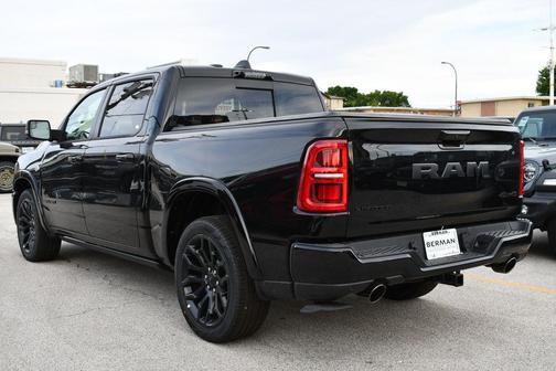 Diamond Black Crystal Pearlcoat 2026 RAM 1500 Limited