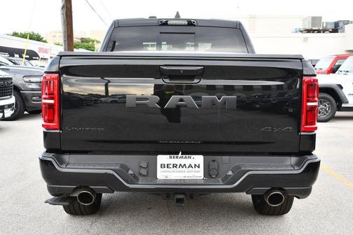Diamond Black Crystal Pearlcoat 2026 RAM 1500 Limited