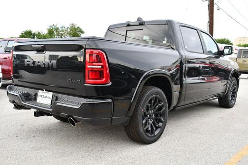 Diamond Black Crystal Pearlcoat 2026 RAM 1500 Limited