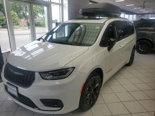 2025 Chrysler Pacifica L