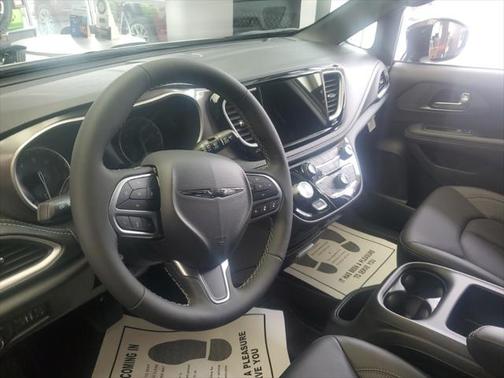2025 Chrysler Pacifica L