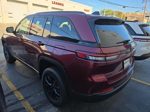 2025 Jeep Grand Cherokee Laredo