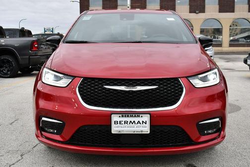 Red Hot Pearlcoat 2026 Chrysler Pacifica L