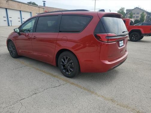 2025 Chrysler Pacifica L