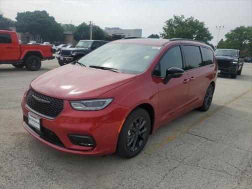 2025 Chrysler Pacifica L