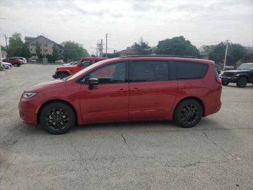 2025 Chrysler Pacifica L