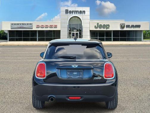 2017 MINI Hardtop Cooper