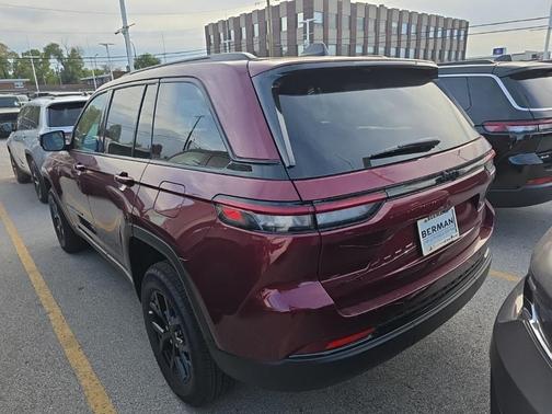 2025 Jeep Grand Cherokee Laredo
