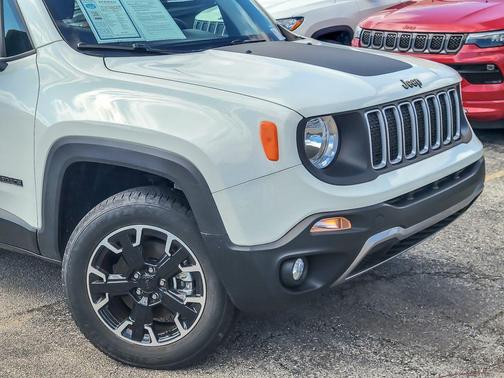 Alpine White Clearcoat 2023 Jeep Renegade Upland
