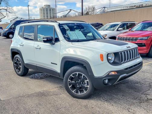 Alpine White Clearcoat 2023 Jeep Renegade Upland
