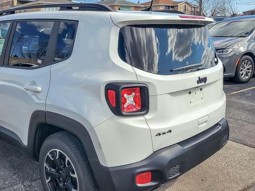 Alpine White Clearcoat 2023 Jeep Renegade Upland