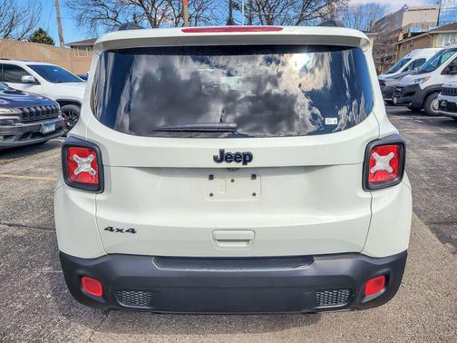 Alpine White Clearcoat 2023 Jeep Renegade Upland