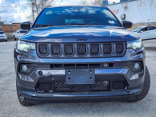 Granite Crystal Metallic Clearcoat 2023 Jeep Compass Latitude
