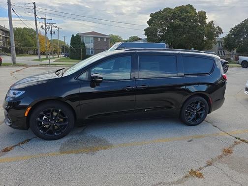 2026 Chrysler Pacifica L