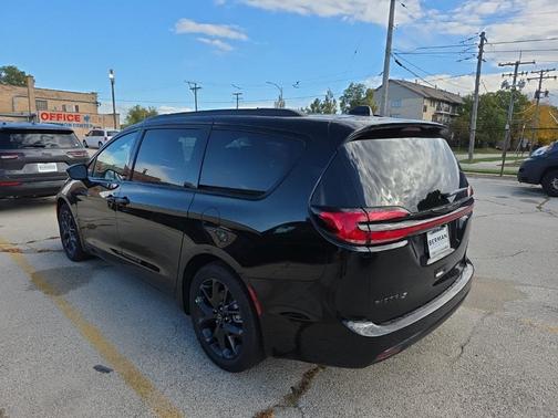 2026 Chrysler Pacifica L