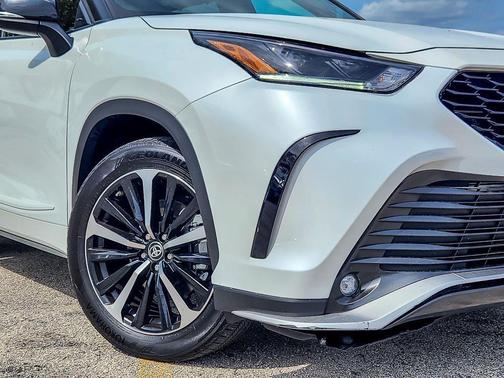 Wind Chill Pearl 2022 Toyota Highlander XSE