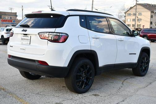 Bright White Clearcoat 2026 Jeep Compass Latitude