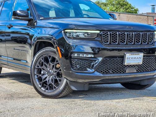 Diamond Black Crystal Pearlcoat 2025 Jeep Grand Cherokee Summit