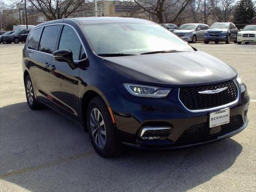 2025 Chrysler Pacifica Hybrid Select