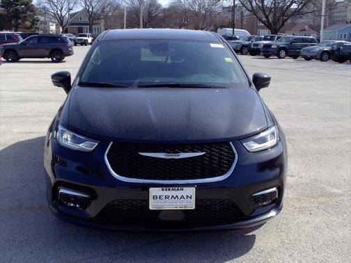 2025 Chrysler Pacifica Hybrid Select