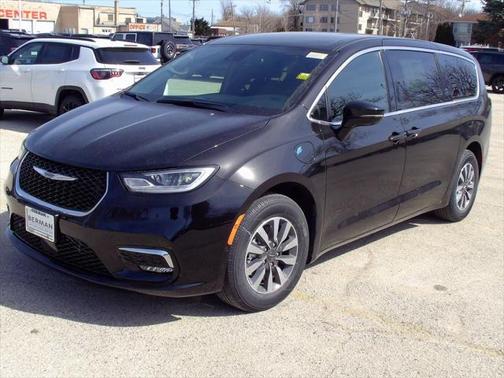 2025 Chrysler Pacifica Hybrid Select