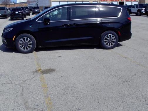 2025 Chrysler Pacifica Hybrid Select
