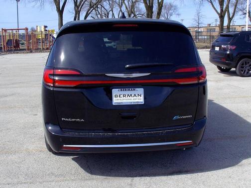 2025 Chrysler Pacifica Hybrid Select