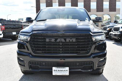 Diamond Black Crystal Pearlcoat 2026 RAM 1500 Laramie
