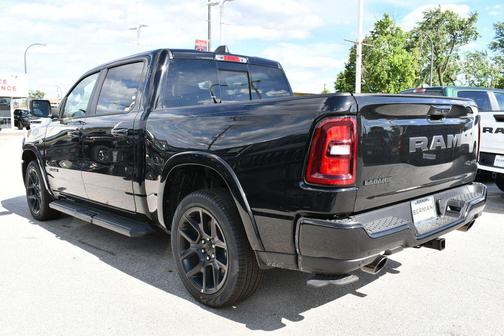 Diamond Black Crystal Pearlcoat 2026 RAM 1500 Laramie