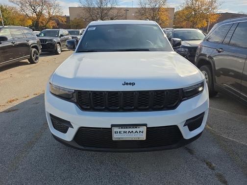 2025 Jeep Grand Cherokee Laredo