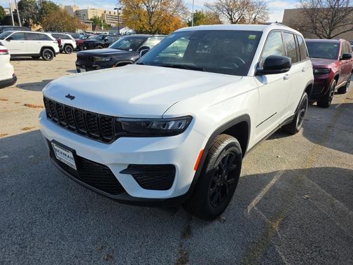 2025 Jeep Grand Cherokee Laredo