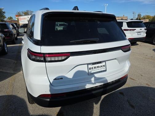 2025 Jeep Grand Cherokee Laredo