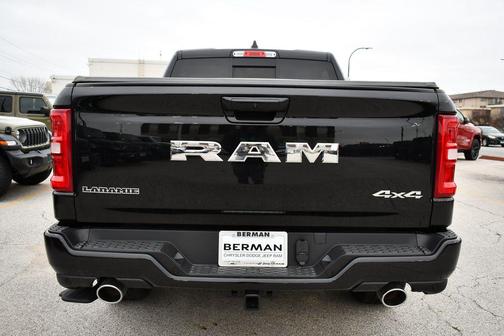 Diamond Black Crystal Pearlcoat 2026 RAM 1500 Laramie
