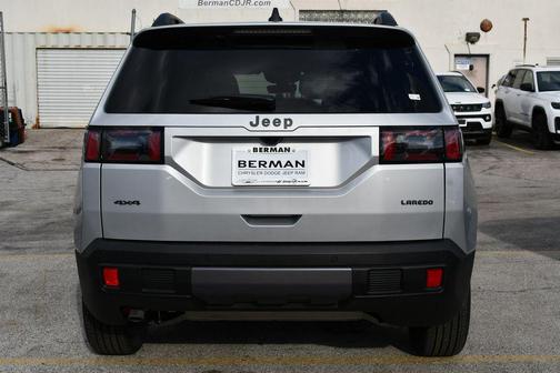 2026 Jeep Cherokee Laredo 4x4