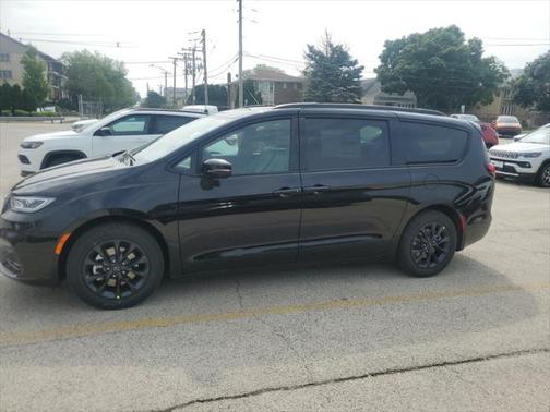 2025 Chrysler Pacifica L