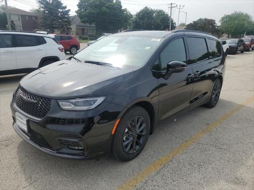 2025 Chrysler Pacifica L