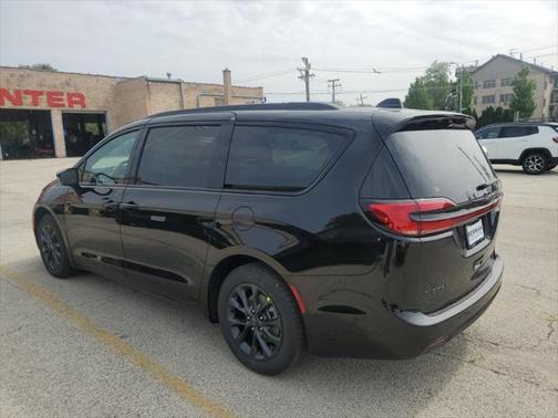 2025 Chrysler Pacifica L