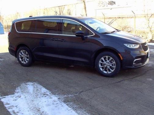 2025 Chrysler Pacifica L