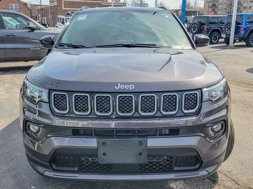 Granite Crystal Metallic Clearcoat 2023 Jeep Compass Limited