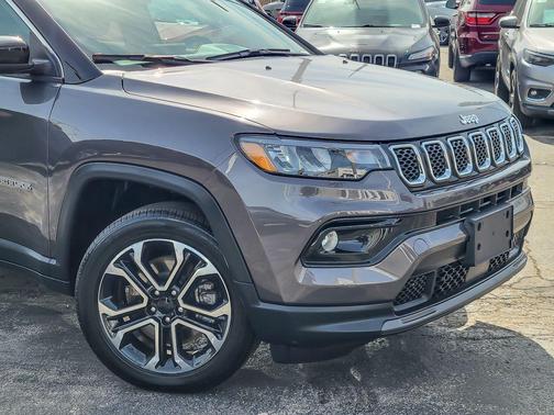 Granite Crystal Metallic Clearcoat 2023 Jeep Compass Limited