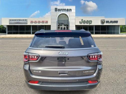 Granite Crystal Metallic Clearcoat 2023 Jeep Compass Limited