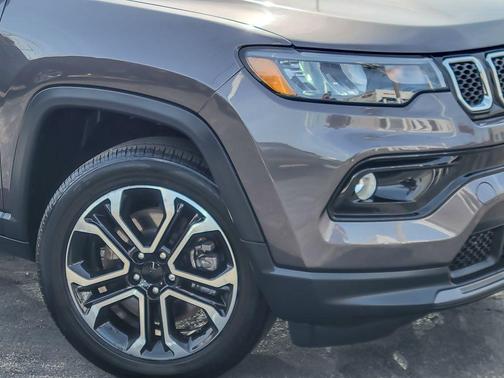 Granite Crystal Metallic Clearcoat 2023 Jeep Compass Limited